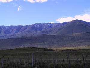 ar20011018-patagonia-4x4-04-barren-s.jpg (13947 bytes)