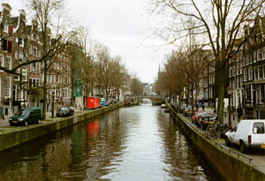 nl200104-amsterdam-city-02-widecanals.jpg (24697 bytes)