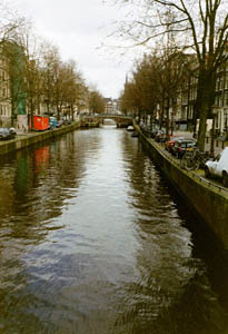 nl200104-amsterdam-city-03-narrowcanals.jpg (21304 bytes)