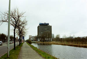 nl200104-amsterdam-city-07-postbankharlemmerwegs.jpg (16446 bytes)